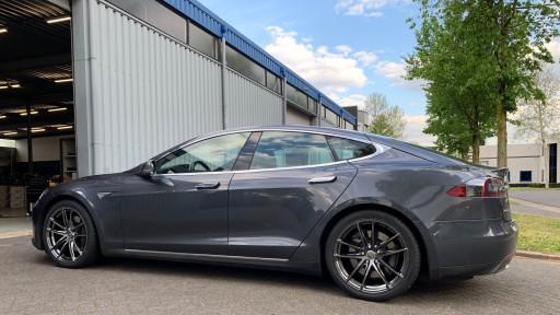 Tesla Model S met 20 inch Barotelli ST-7