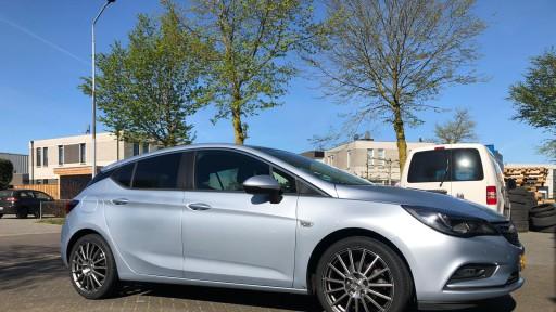 Opel Astra met 18 inch AEZ Steam.jpeg